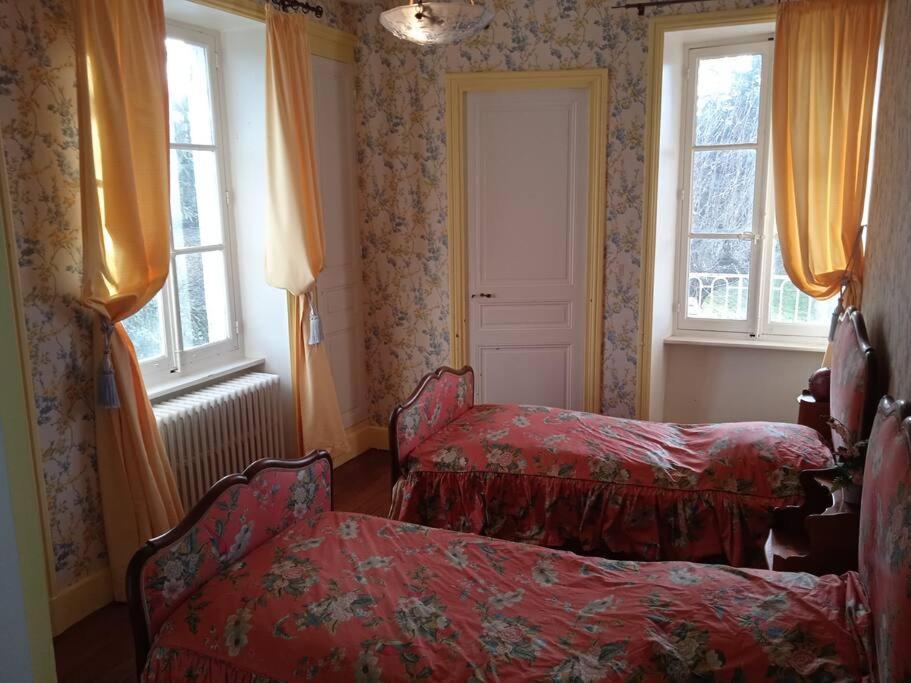 Maison Calme Avec Piscine Entouree De Son Parc Quintenas Exteriör bild